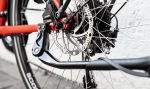 The FX 2 Disc Equipped is a stylish and versatile hybrid bike that comes with a whole suite of ride-ready accessories. Train, commute or ride for fun with the lightweight aluminium frame, 18 speeds, and semi-skinny tyres that are fast on the road and stable on loose terrain.