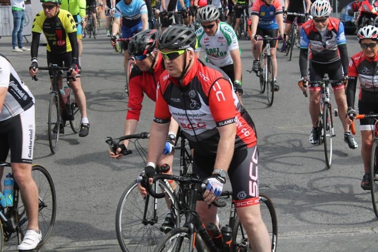 Cyclists in colourful gear race through city streets at the ŠKODA Tour de Conamara 2025.